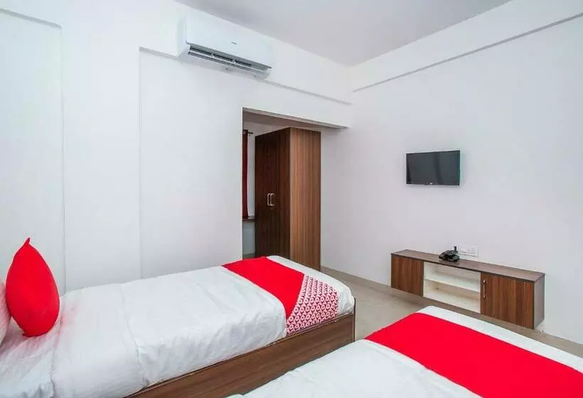 Hotelli Oyo 18718 Pavitra Delux