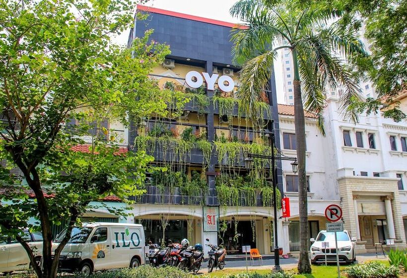 A1 Hotel By OYO Rooms