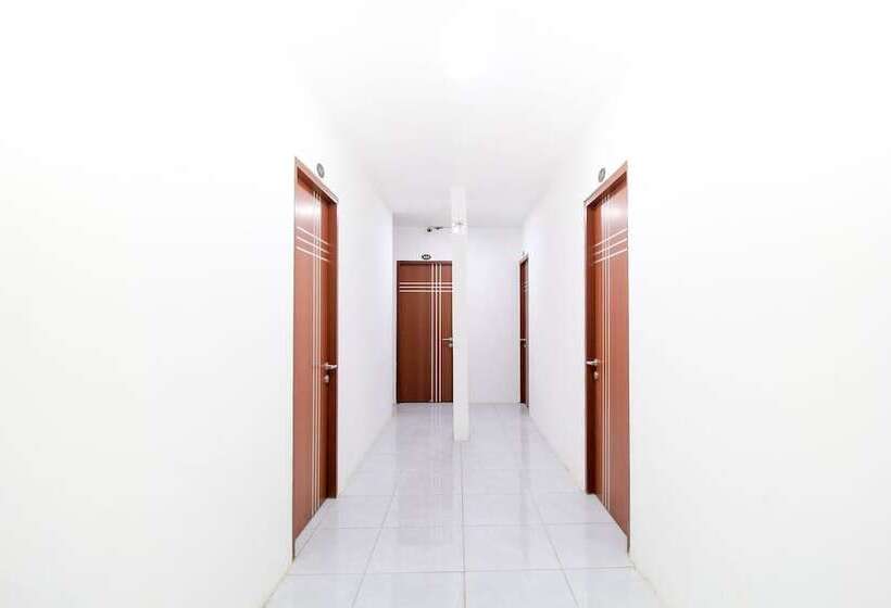 A1 Hotel By OYO Rooms