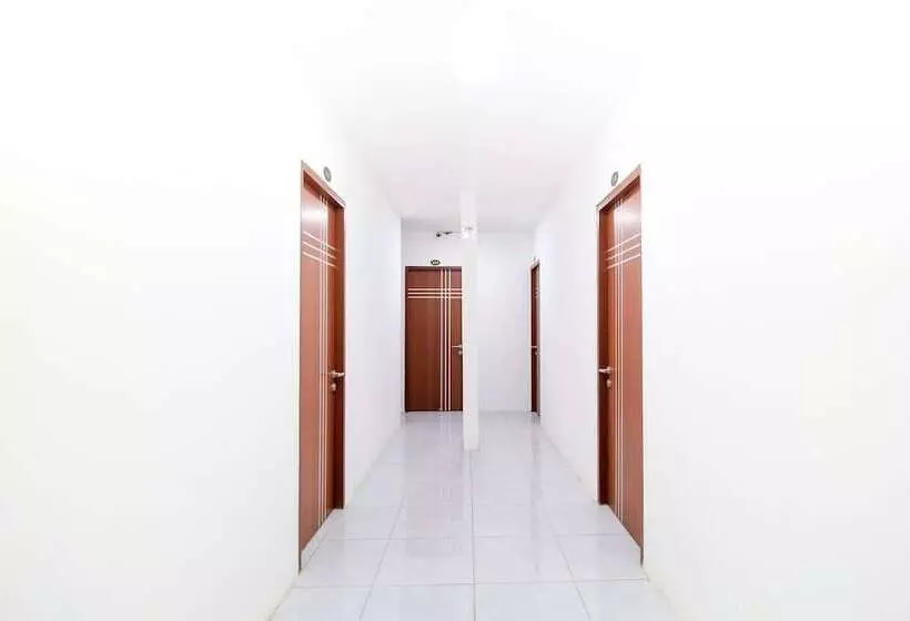 A1 Hotel By OYO Rooms