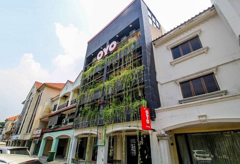 A1 Hotel By OYO Rooms