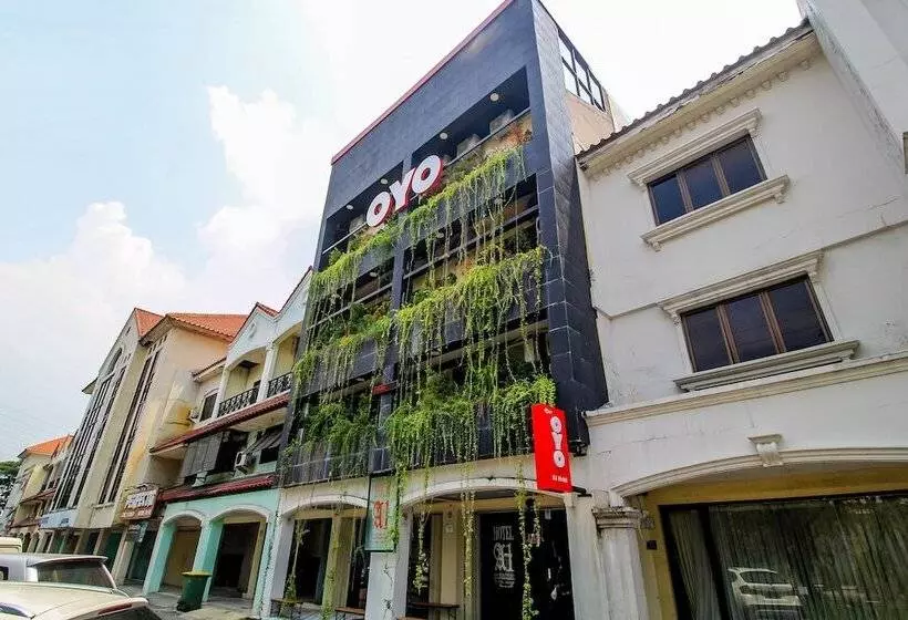 A1 Hotel By OYO Rooms