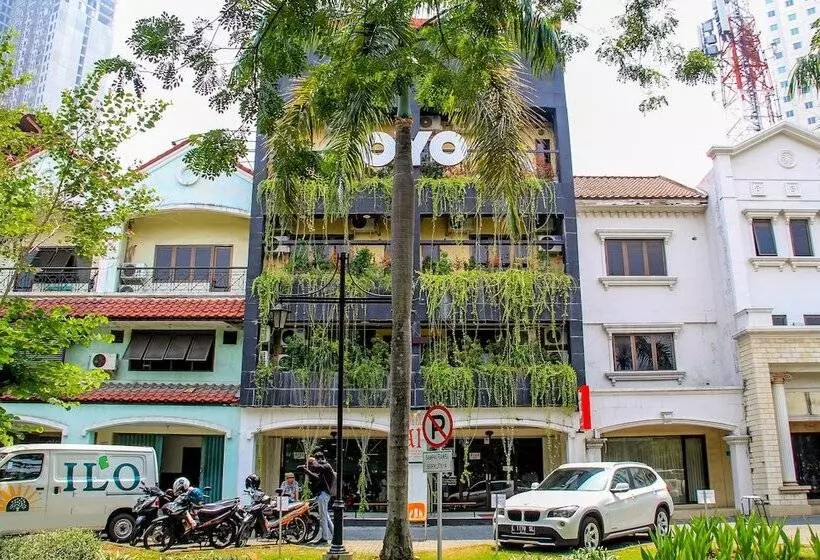 A1 Hotel By OYO Rooms