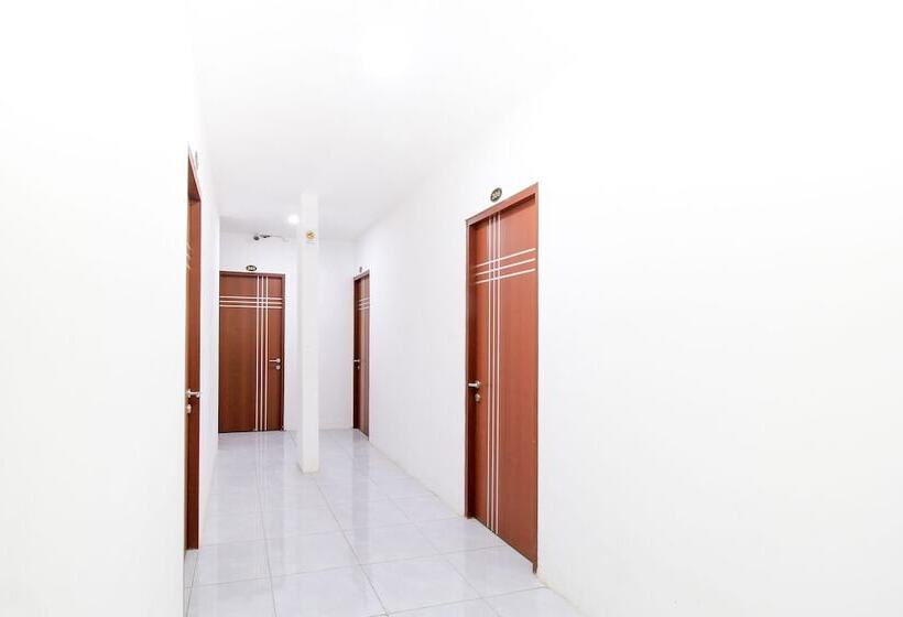 A1 Hotel By OYO Rooms