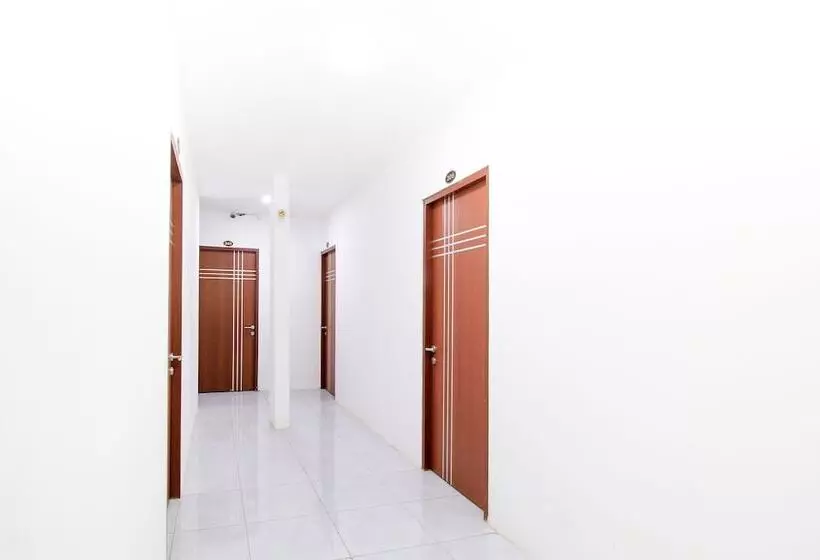A1 Hotel By OYO Rooms
