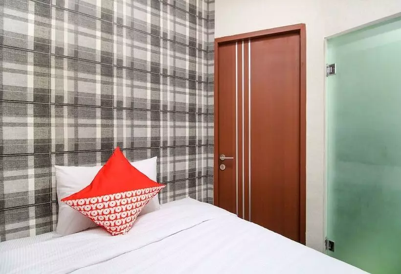A1 Hotel By OYO Rooms