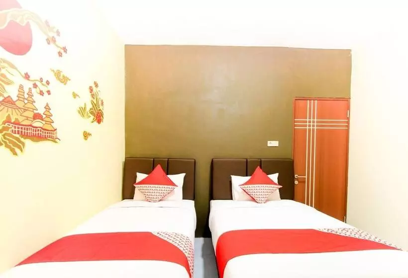 A1 Hotel By OYO Rooms