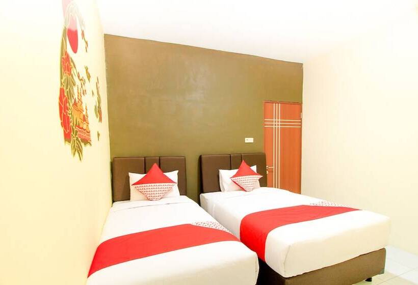 A1 Hotel By OYO Rooms