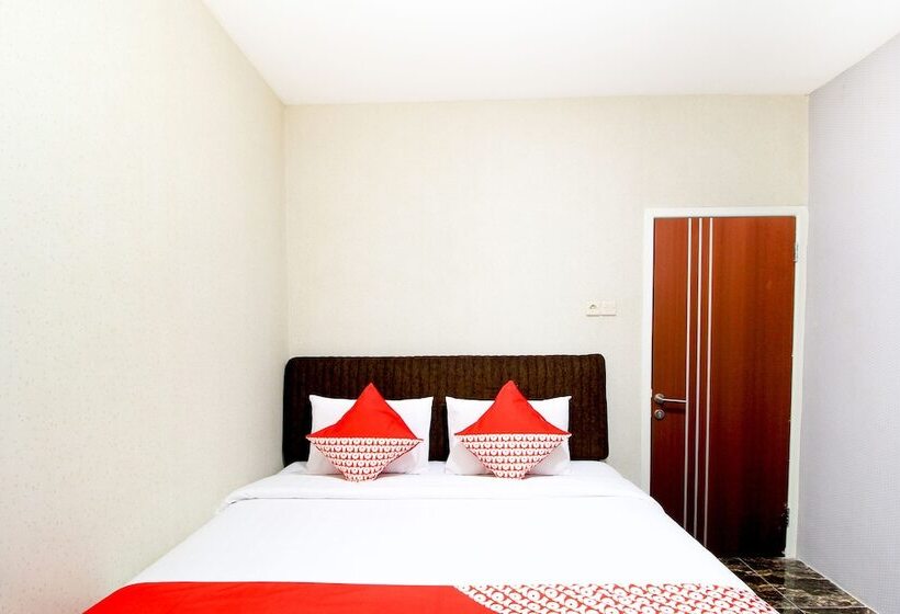 A1 Hotel By OYO Rooms