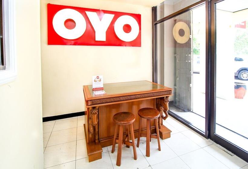 A1 Hotel By OYO Rooms