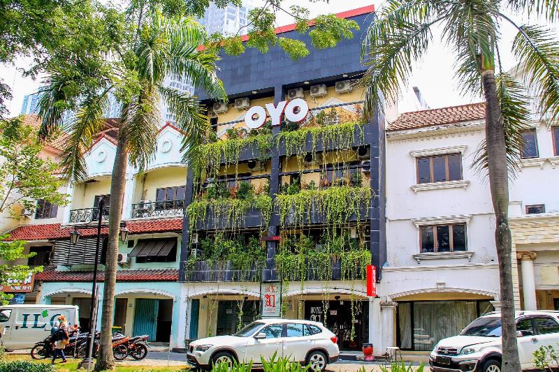 A1 Hotel By OYO Rooms