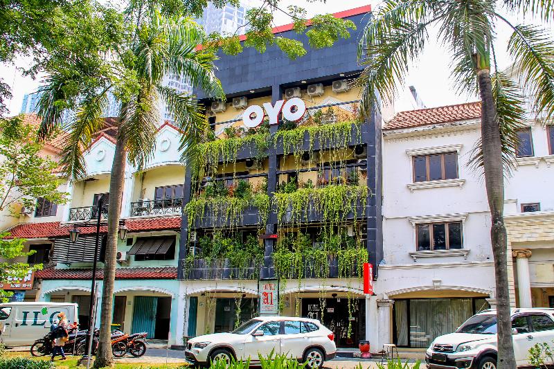 A1 Hotel By OYO Rooms
