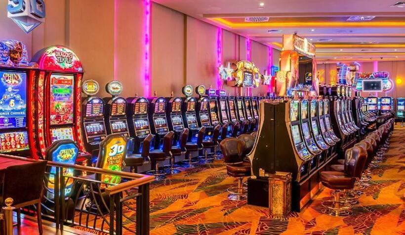 پانسیون Dome Hotel & Casino At Central Kyrenia