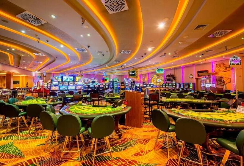 پانسیون Dome Hotel & Casino At Central Kyrenia
