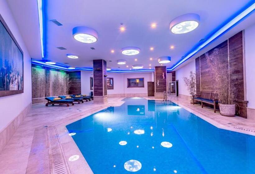 پانسیون Dome Hotel & Casino At Central Kyrenia