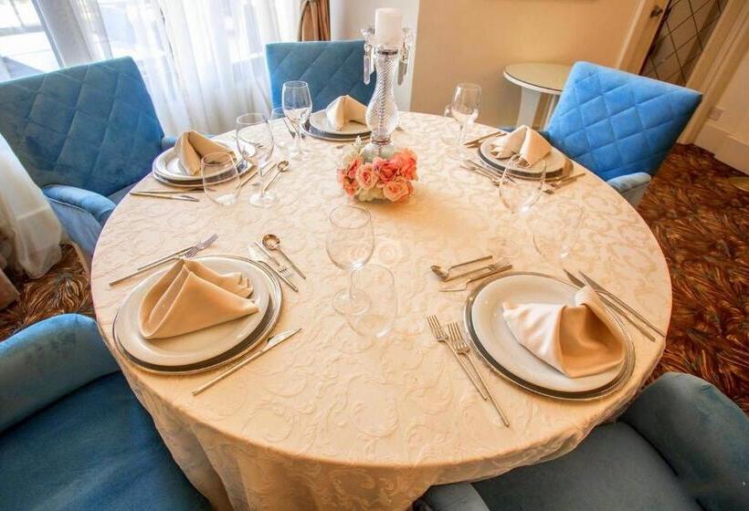 پانسیون Dome Hotel & Casino At Central Kyrenia