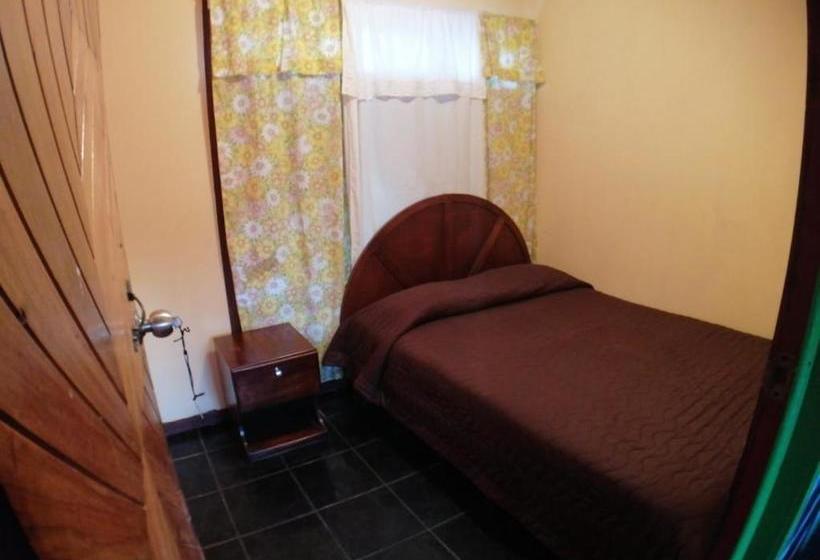 Aamiaismajoitus (B&B) Mi Casa Tica