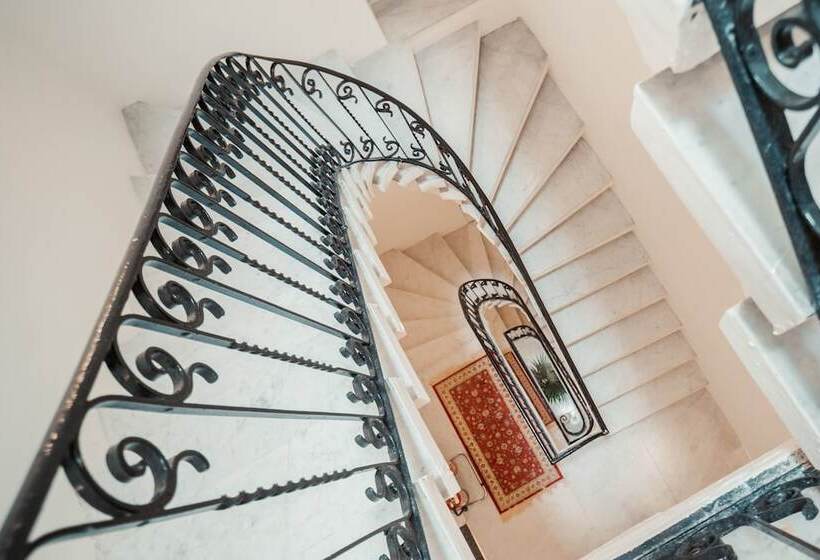 هتل The Barrister