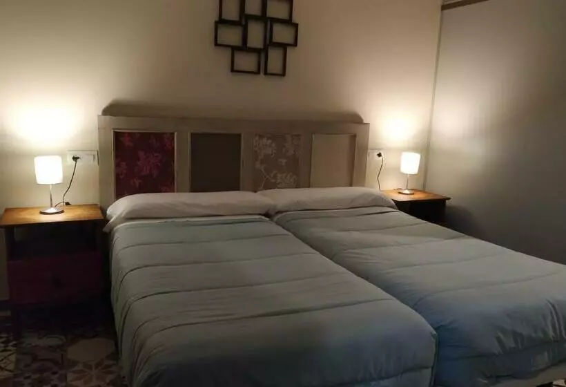 Retkeilymaja El Campo De Petra