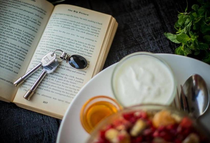 Hotel Crystall Goa, Onyx Edition