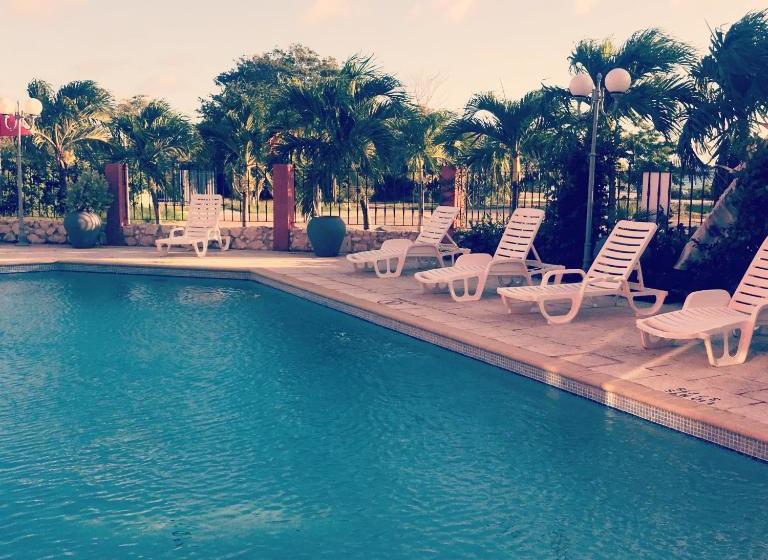 هتل Hector Suites & Beach