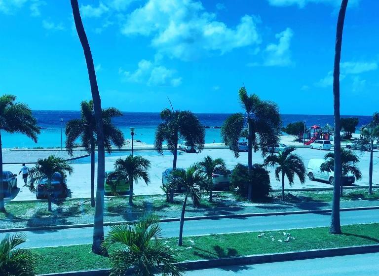 هتل Hector Suites & Beach