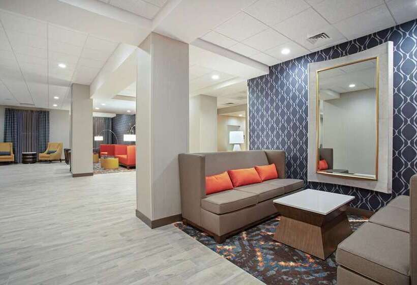 Otel Hampton Inn & Suites Logan