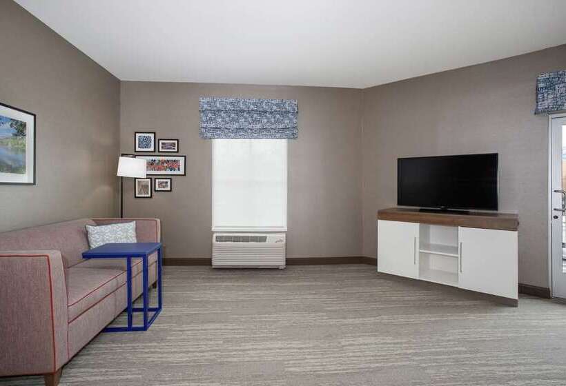 Otel Hampton Inn & Suites Logan