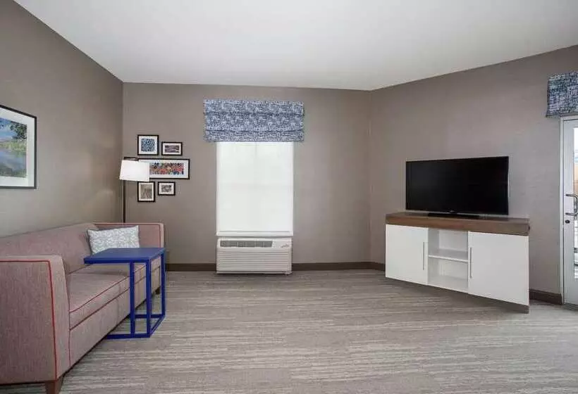 Hotelli Hampton Inn & Suites Logan