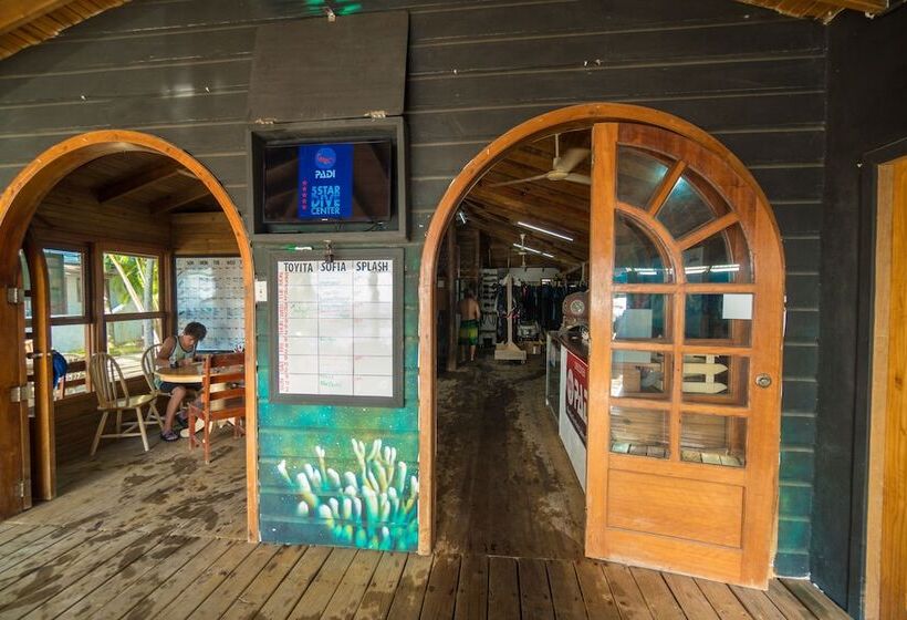 هتل West End Dive Resort