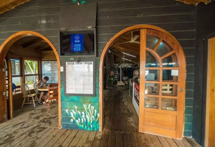 هتل West End Dive Resort