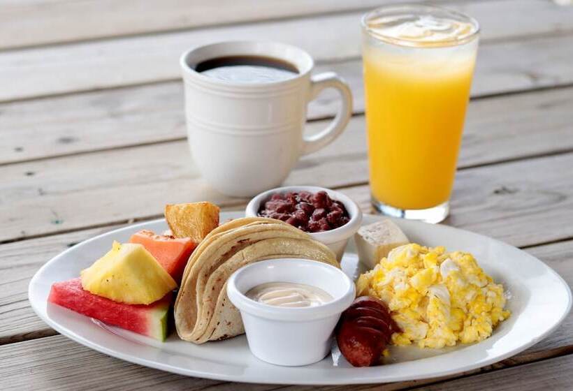 هتل West End Dive Resort