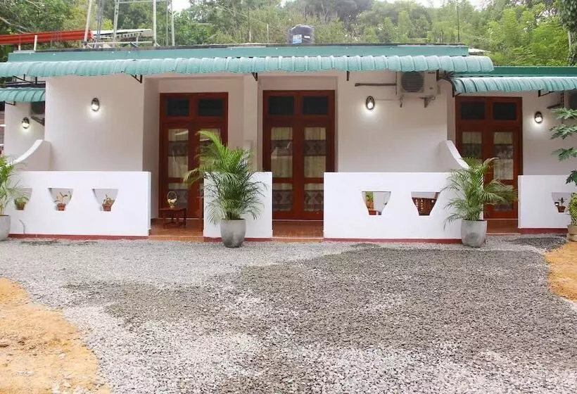 ペンション Hispaniola Inn