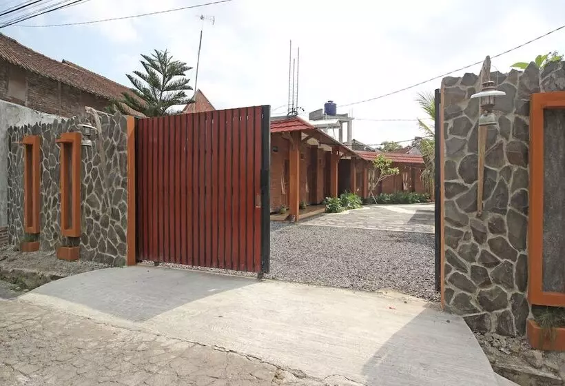 ペンション Reddoorz Syariah Near Akmil Magelang