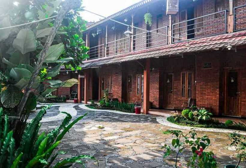 بنسيون Reddoorz Syariah Near Akmil Magelang