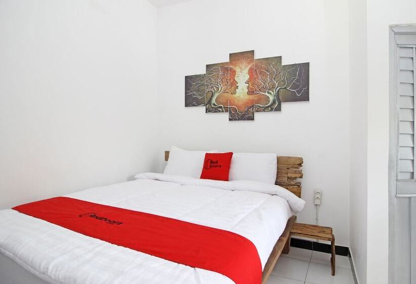 بنسيون Reddoorz Syariah Near Akmil Magelang