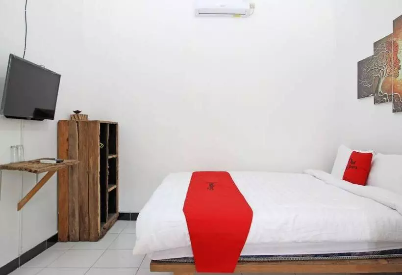 ペンション Reddoorz Syariah Near Akmil Magelang