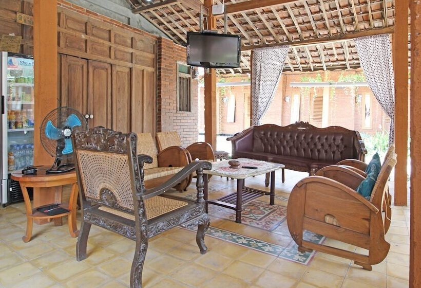 بنسيون Reddoorz Syariah Near Akmil Magelang