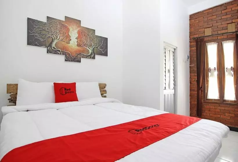 ペンション Reddoorz Syariah Near Akmil Magelang