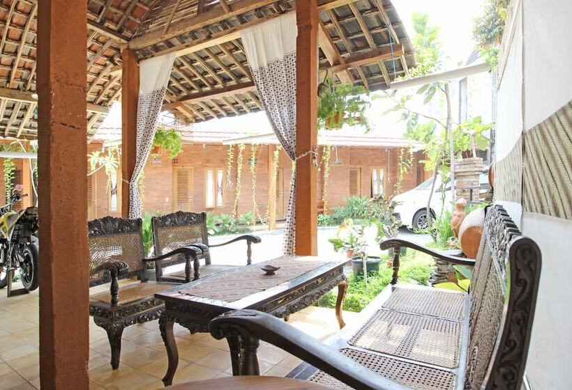 بنسيون Reddoorz Syariah Near Akmil Magelang