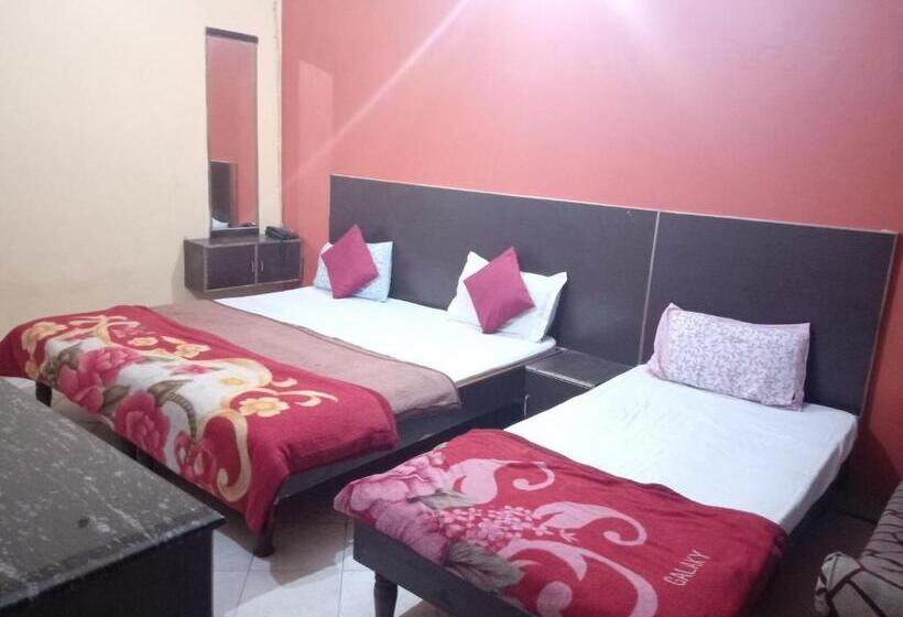Pensjonat Yash Guest House 01 Minute Walk In Nizamuddin Railway Station