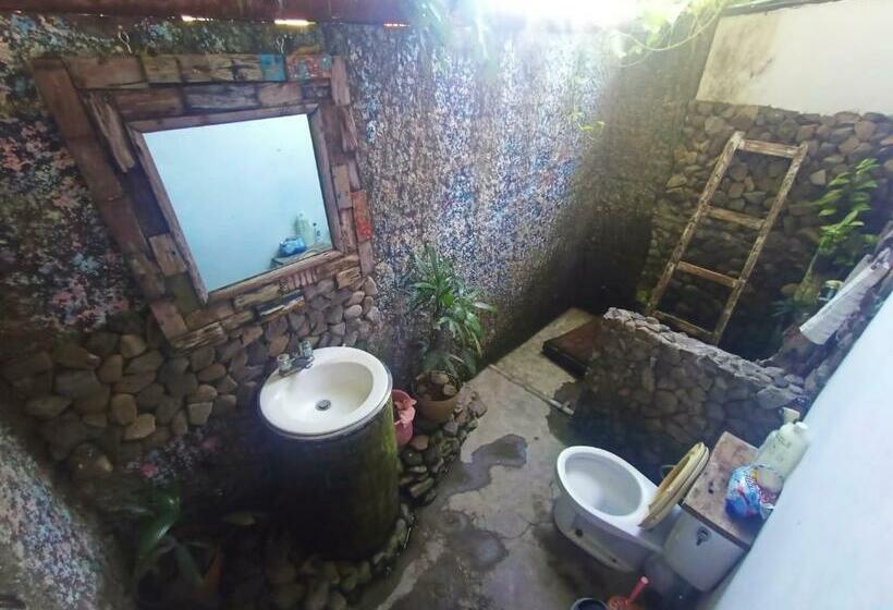 ユースホステル Lovina Loca