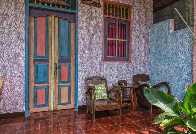 ユースホステル Lovina Loca