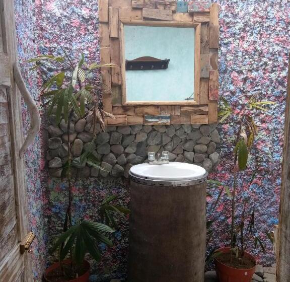 ユースホステル Lovina Loca