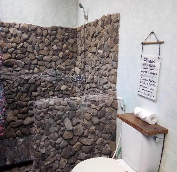 ユースホステル Lovina Loca