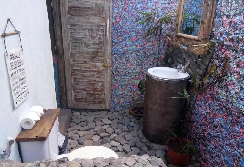 ユースホステル Lovina Loca