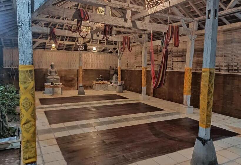 ユースホステル Lovina Loca