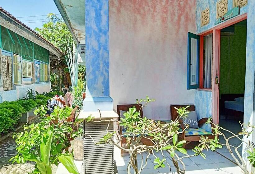 ユースホステル Lovina Loca