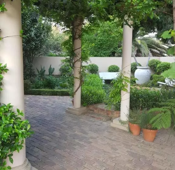 Majatalo Feathers Guest House