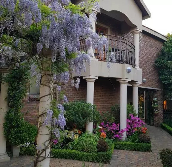 Majatalo Feathers Guest House